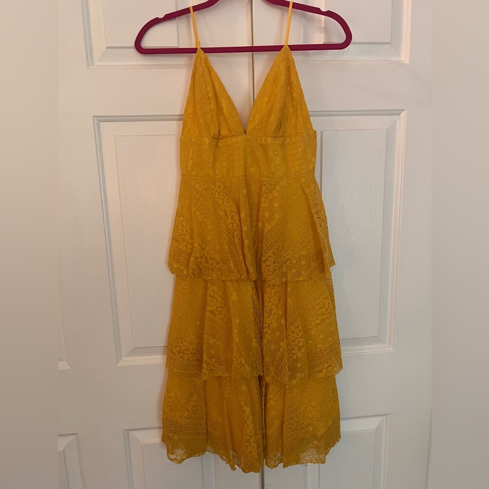 LuLus Yellow Midi dress Size Small